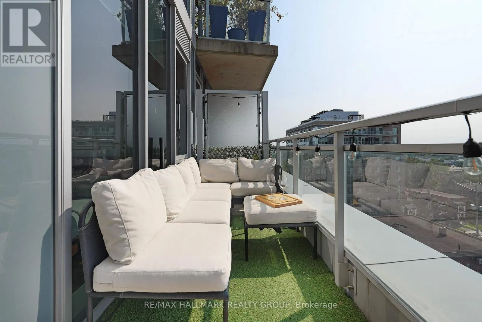PENTHOUSE 804 - 360 MCLEOD STREET