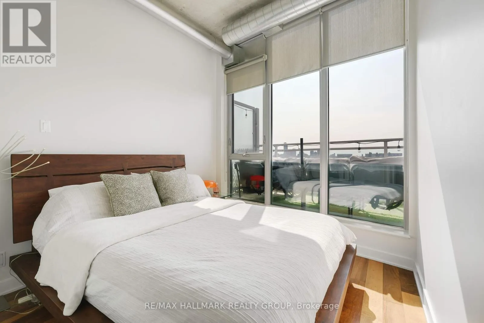 PENTHOUSE 804 - 360 MCLEOD STREET