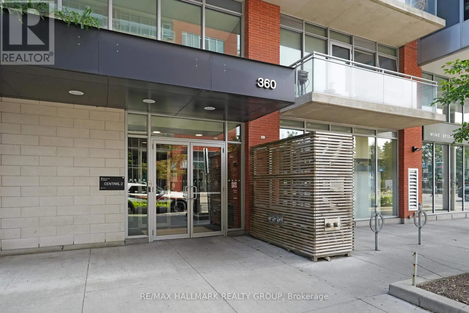 PENTHOUSE 804 - 360 MCLEOD STREET