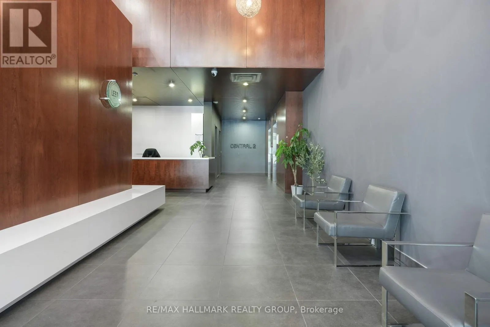 PENTHOUSE 804 - 360 MCLEOD STREET
