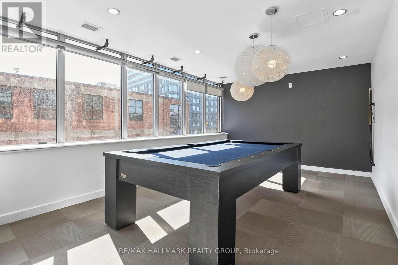 PENTHOUSE 804 - 360 MCLEOD STREET