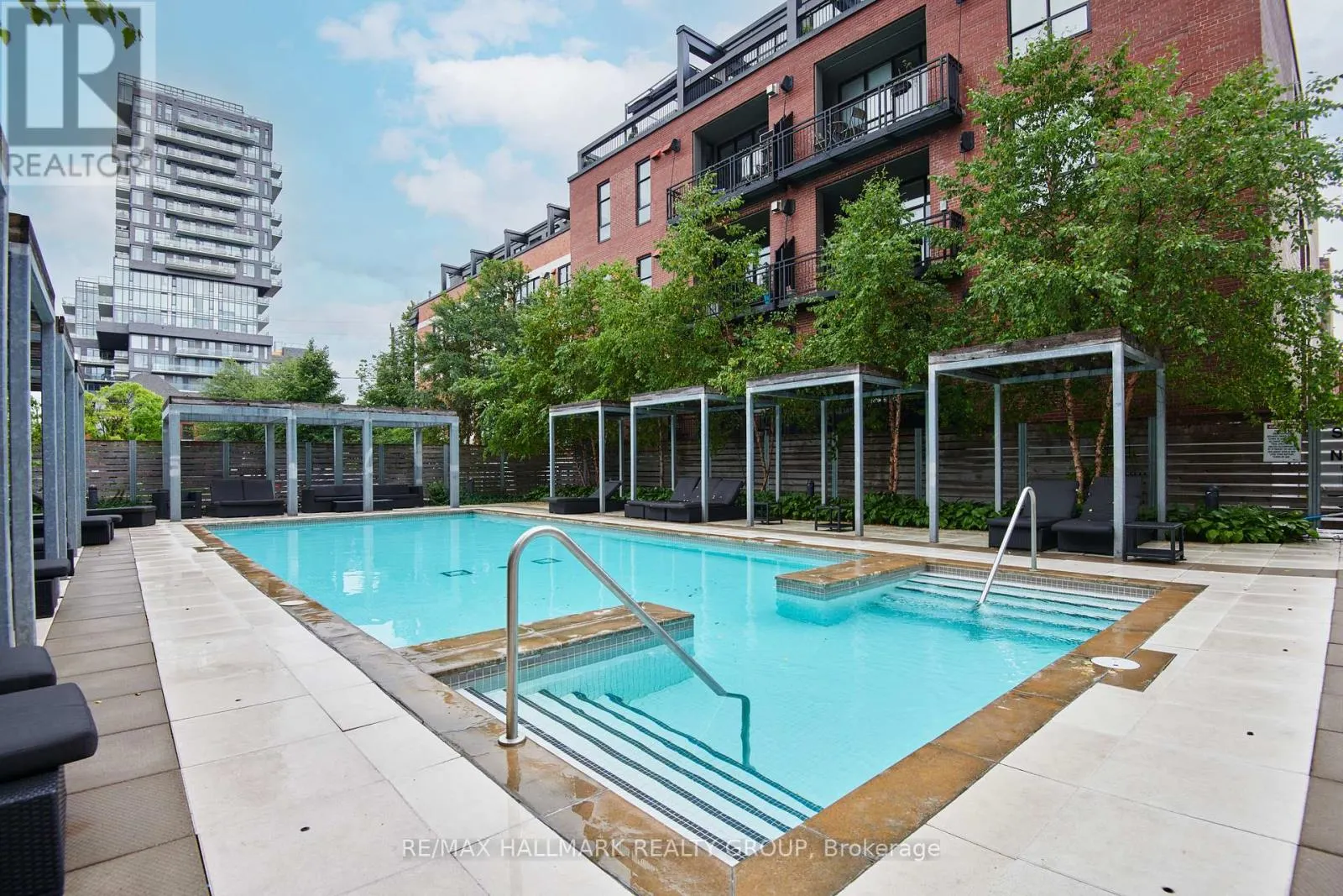 PENTHOUSE 804 - 360 MCLEOD STREET