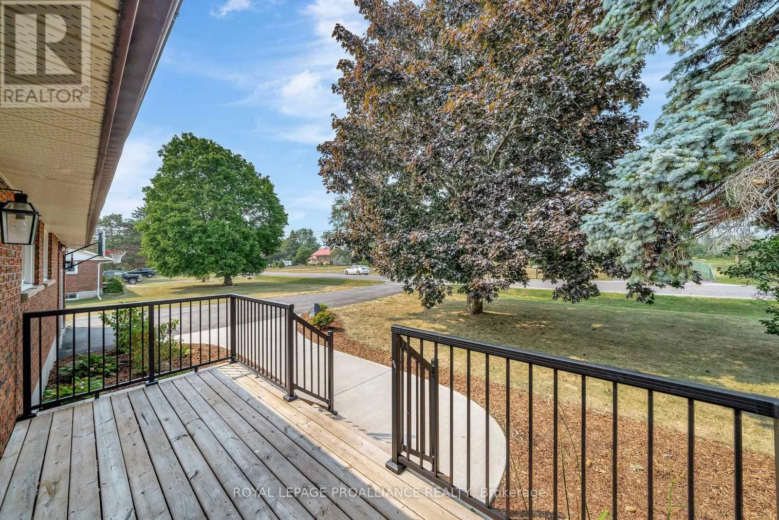 206 ELMWOOD DRIVE