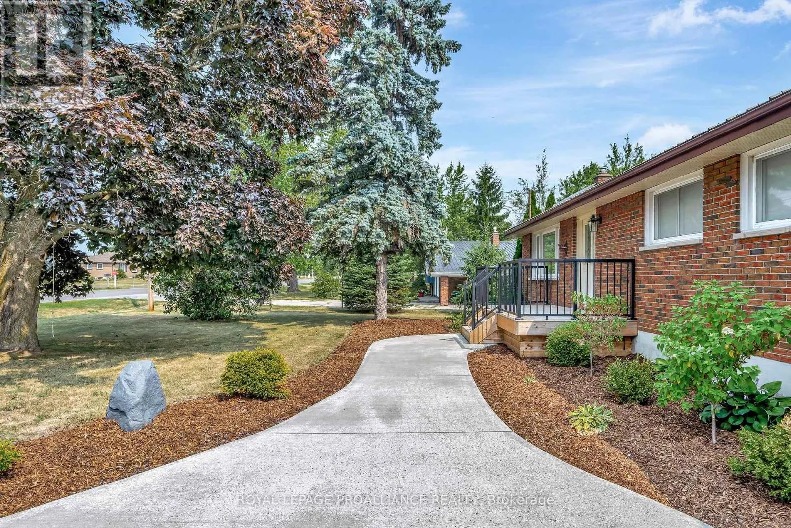 206 ELMWOOD DRIVE