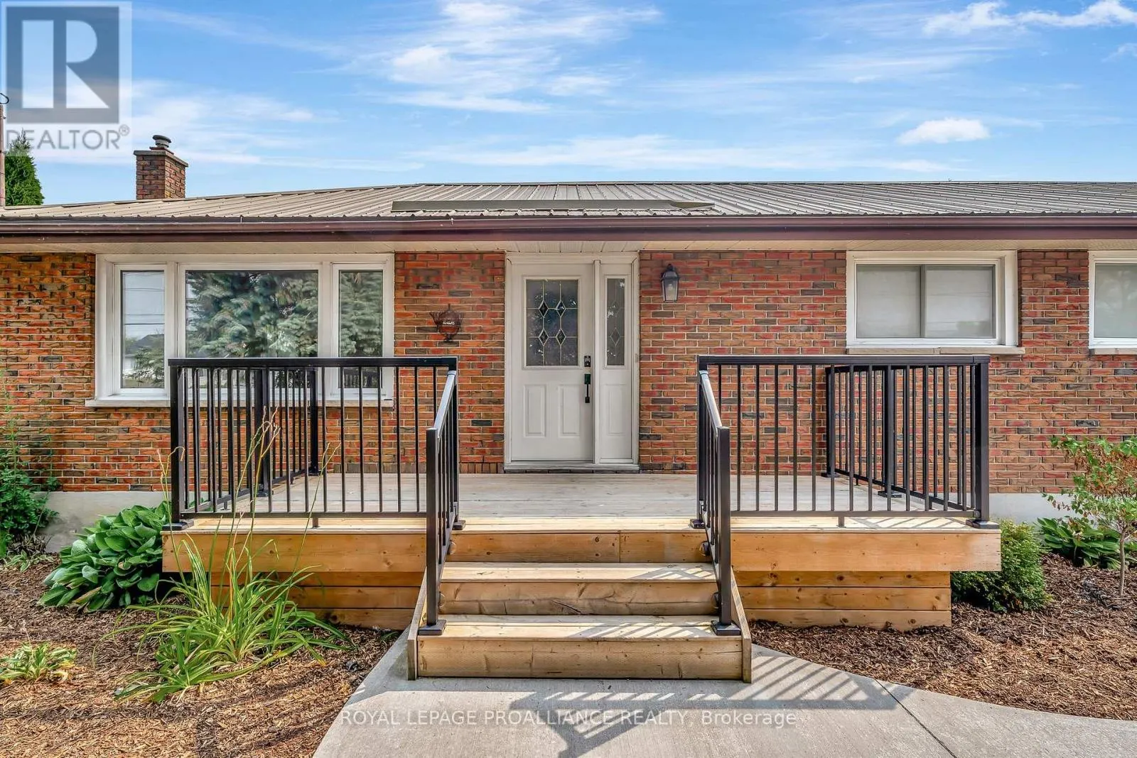 206 ELMWOOD DRIVE