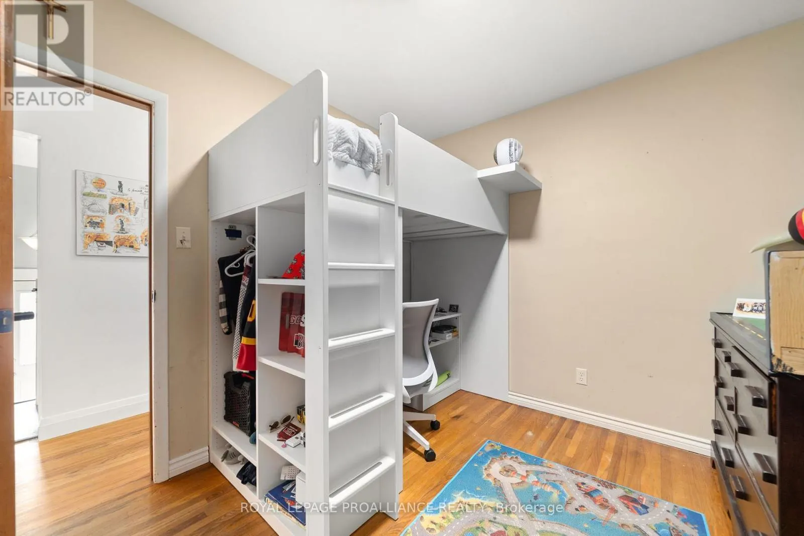 206 ELMWOOD DRIVE