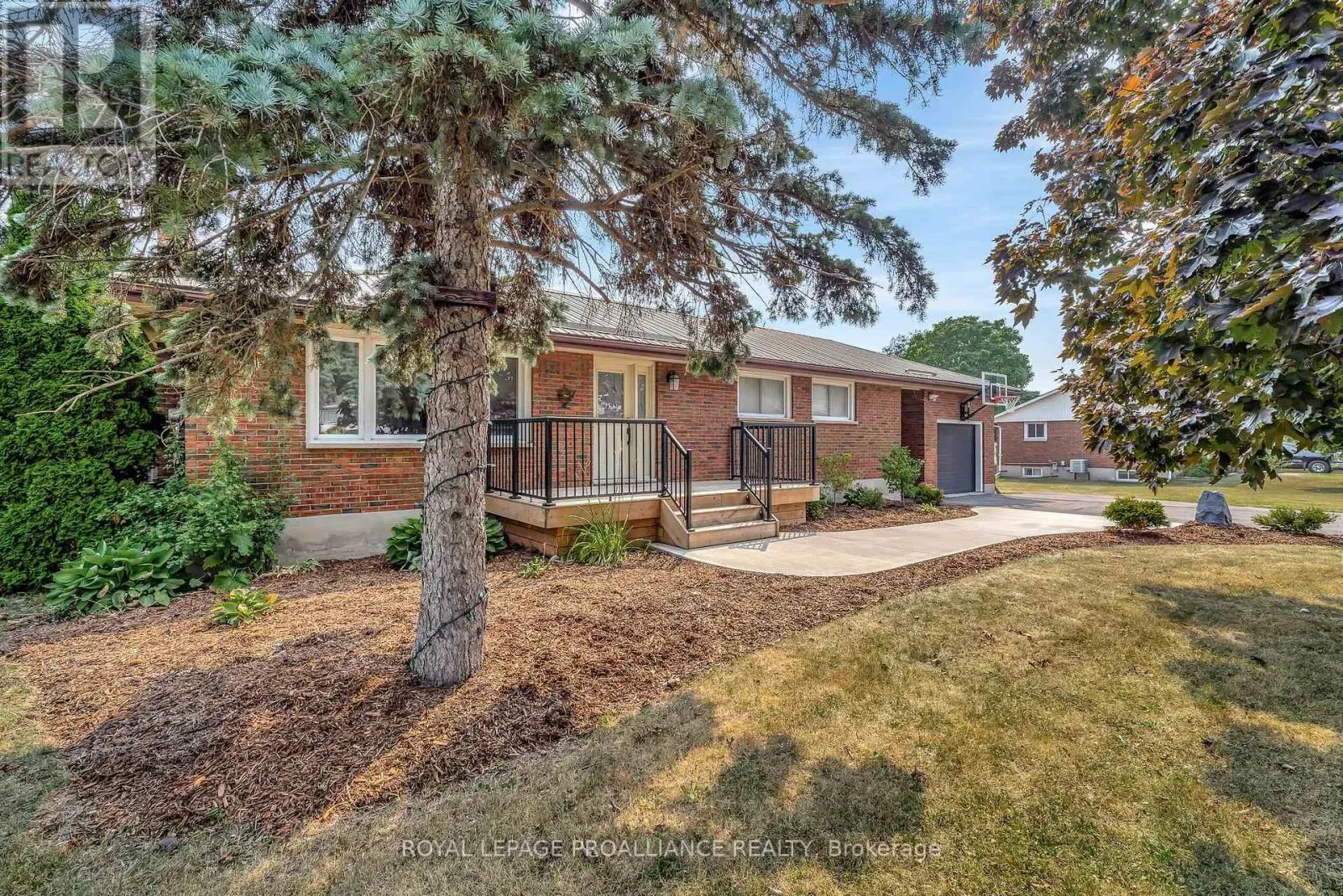206 ELMWOOD DRIVE