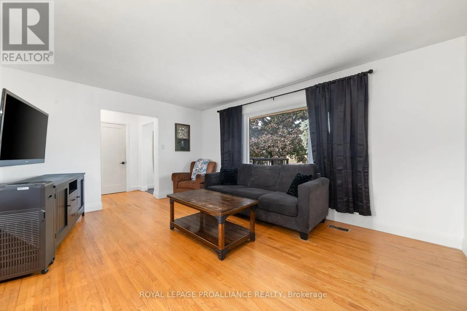 206 ELMWOOD DRIVE