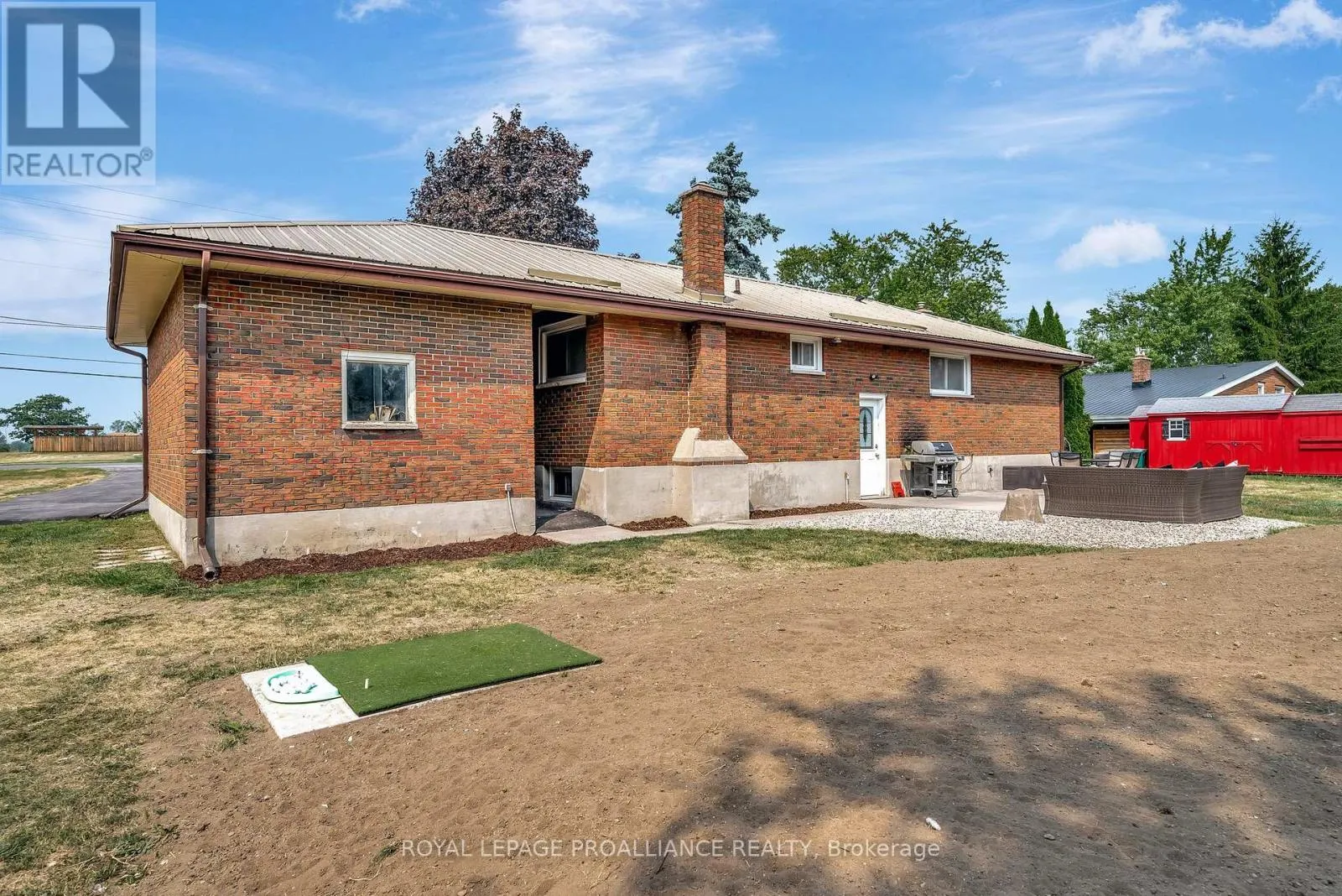 206 ELMWOOD DRIVE