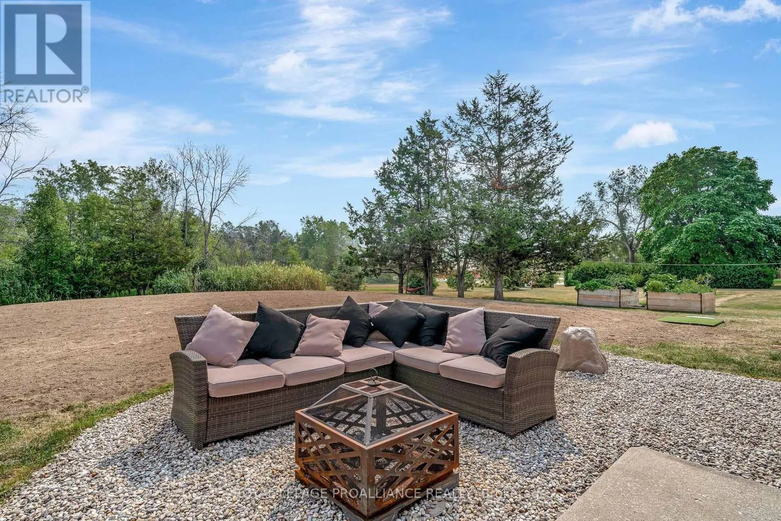 206 ELMWOOD DRIVE