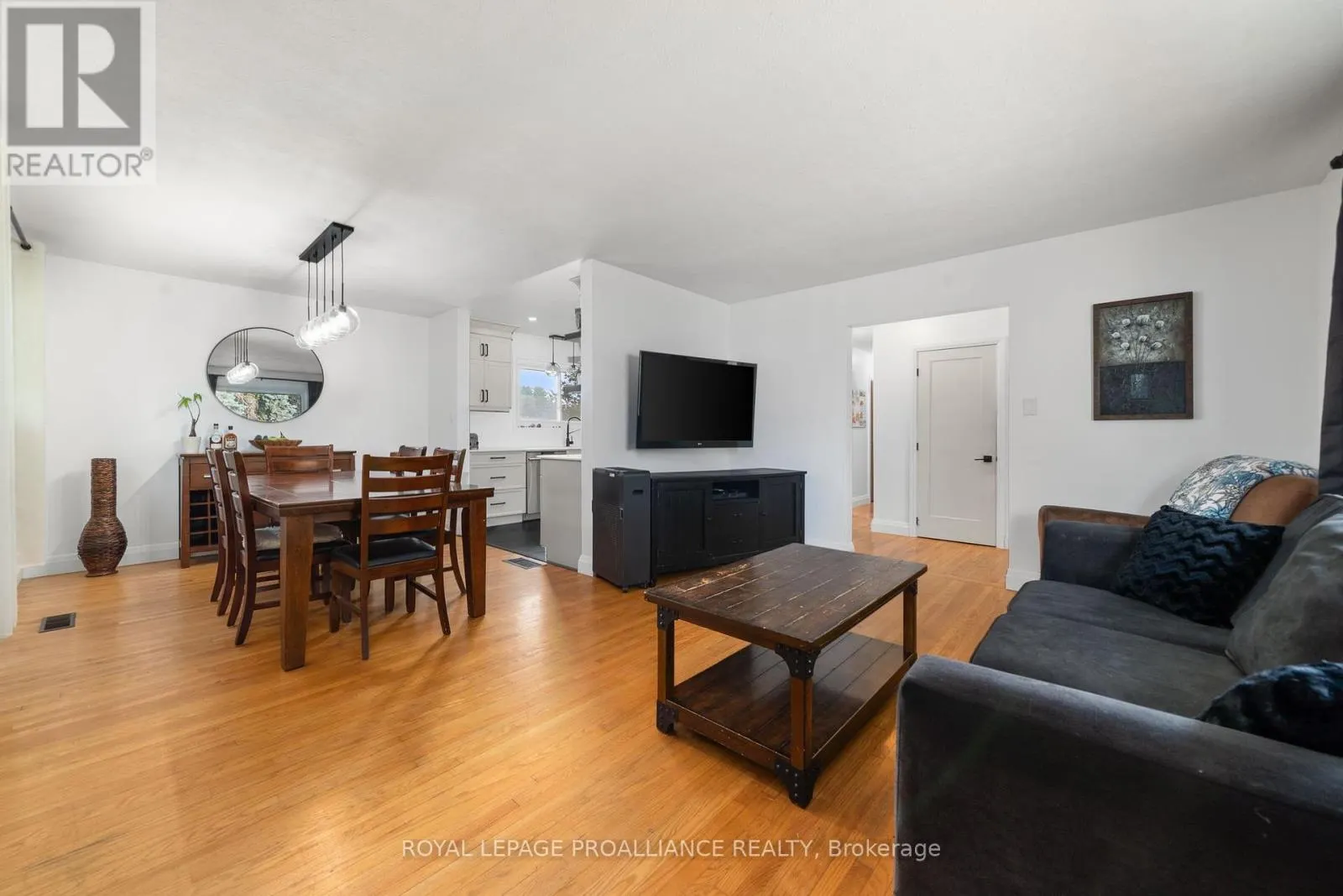 206 ELMWOOD DRIVE