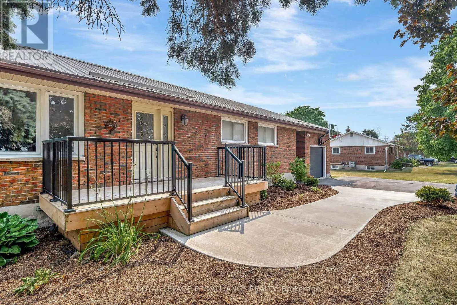 206 ELMWOOD DRIVE
