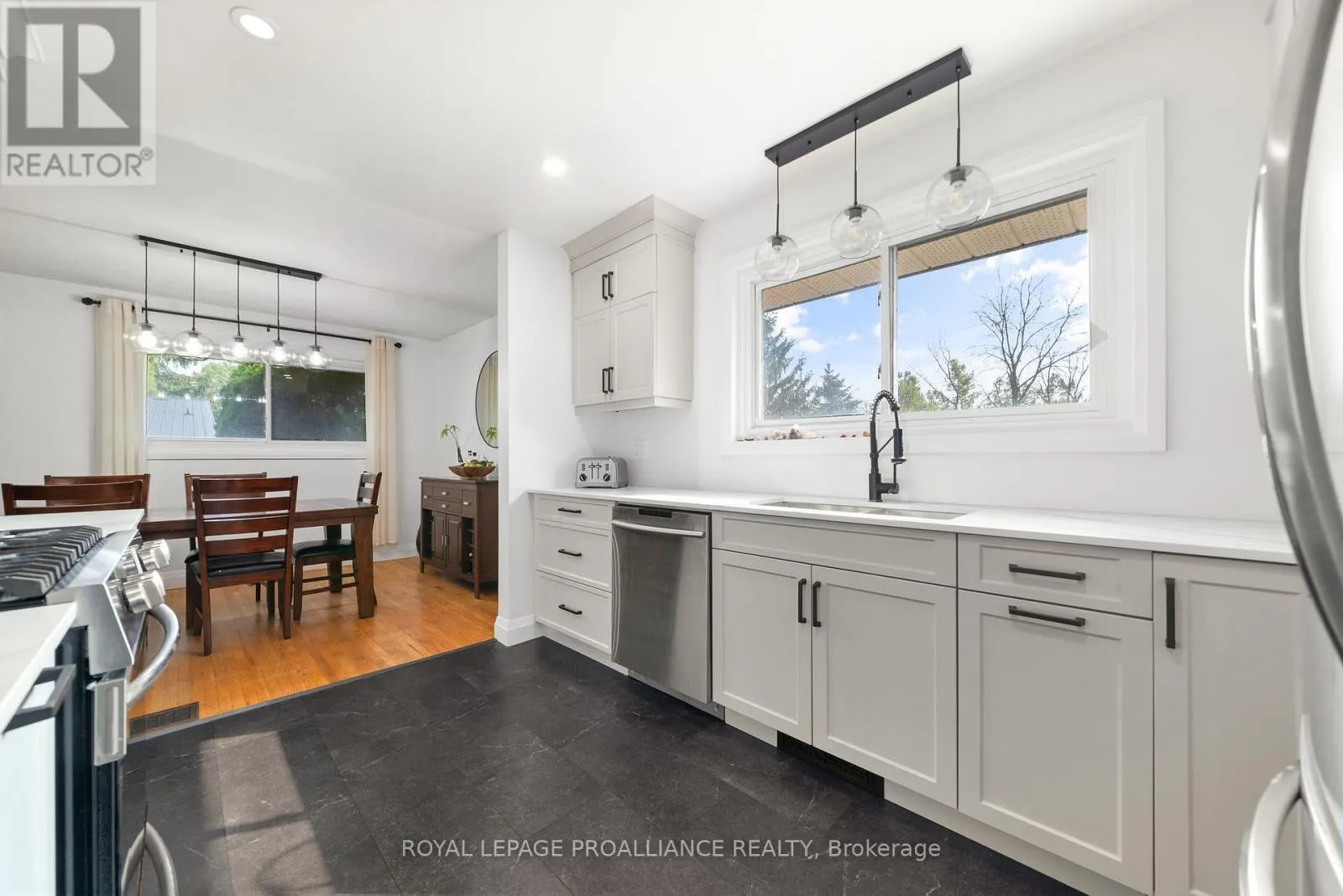206 ELMWOOD DRIVE