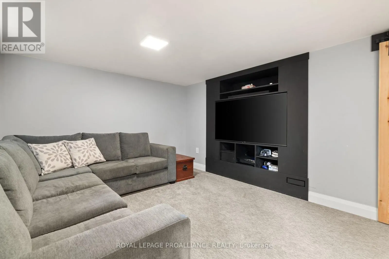 206 ELMWOOD DRIVE