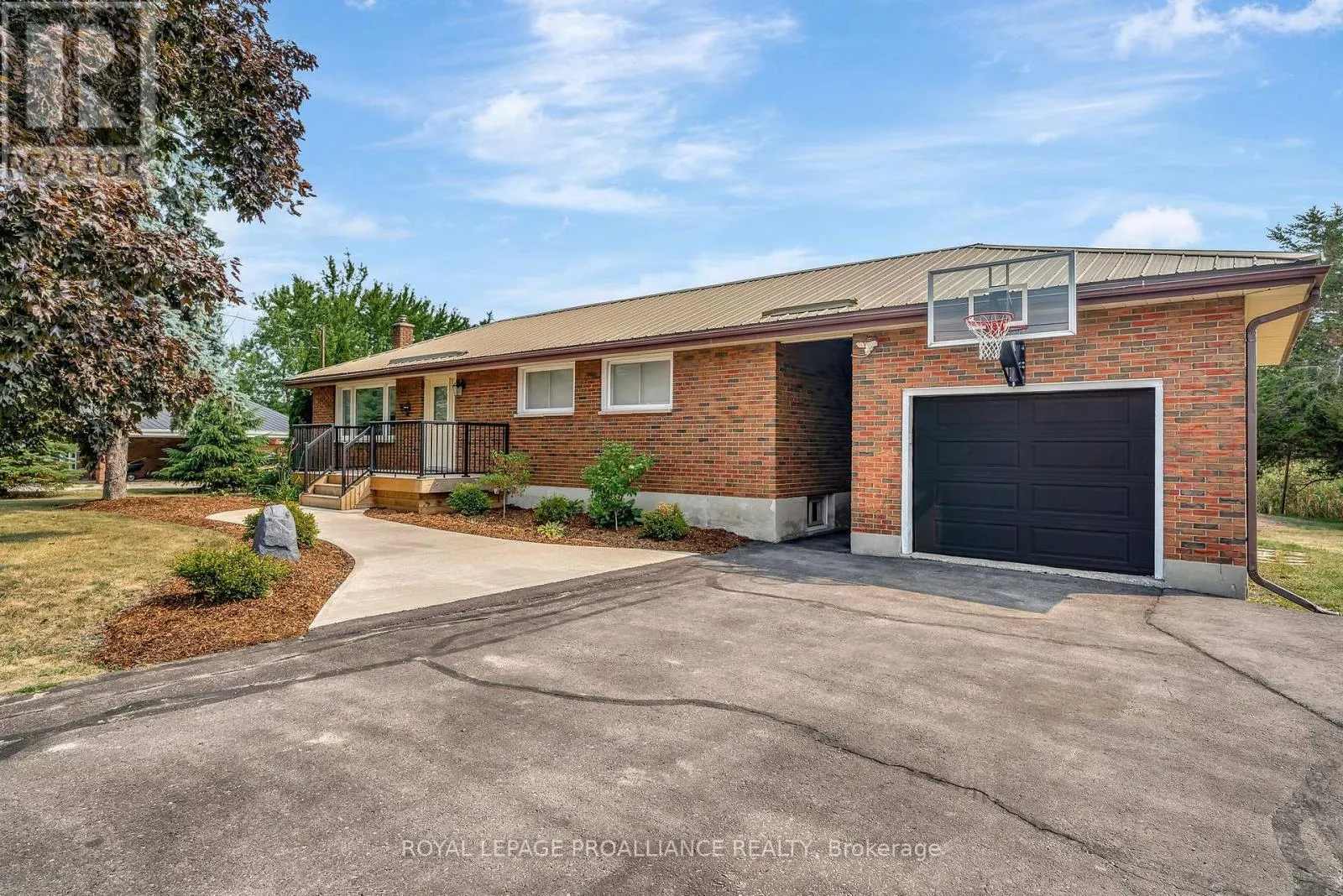206 ELMWOOD DRIVE