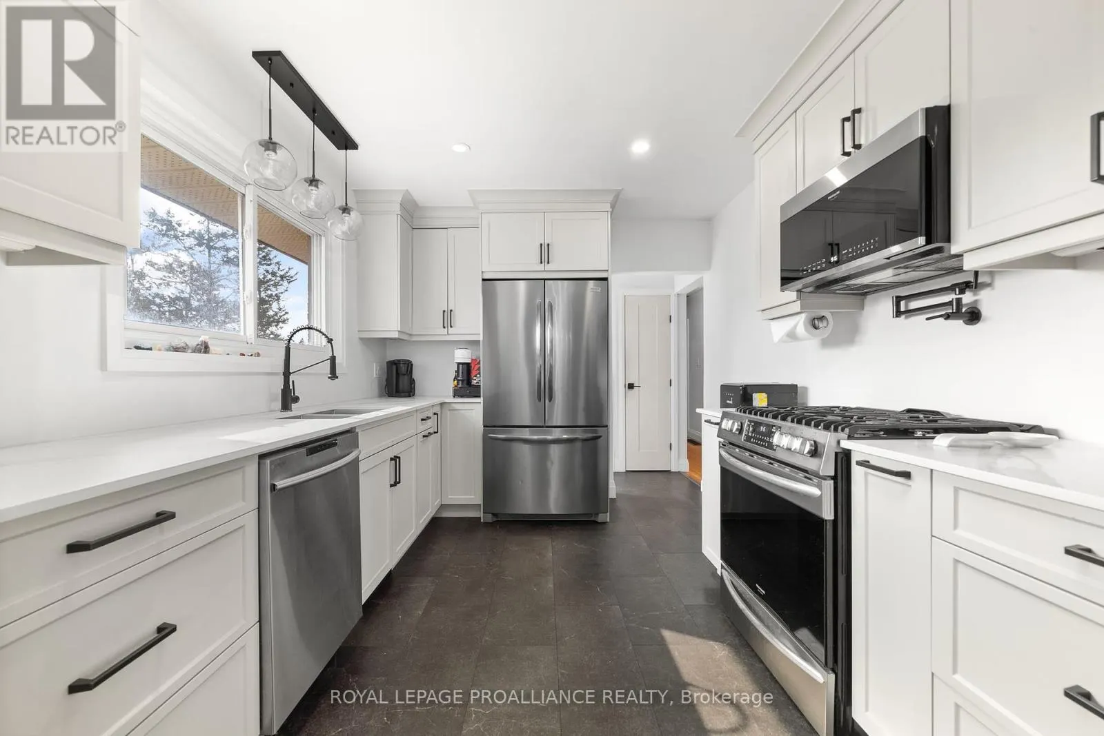 206 ELMWOOD DRIVE