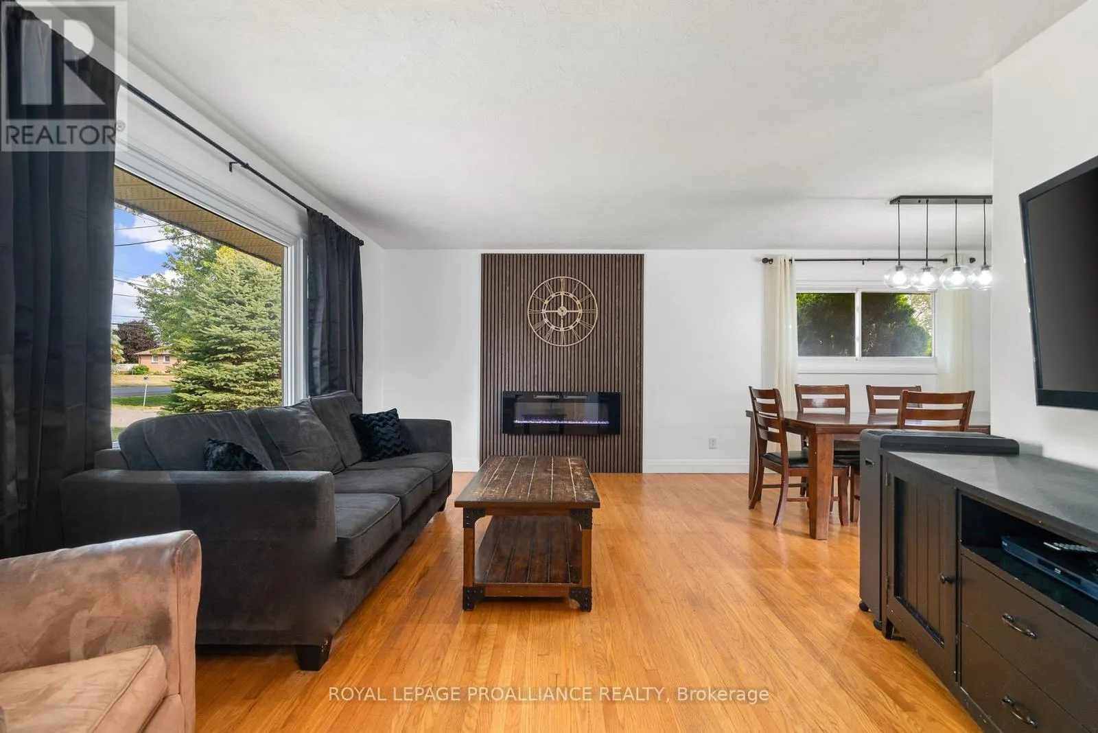 206 ELMWOOD DRIVE