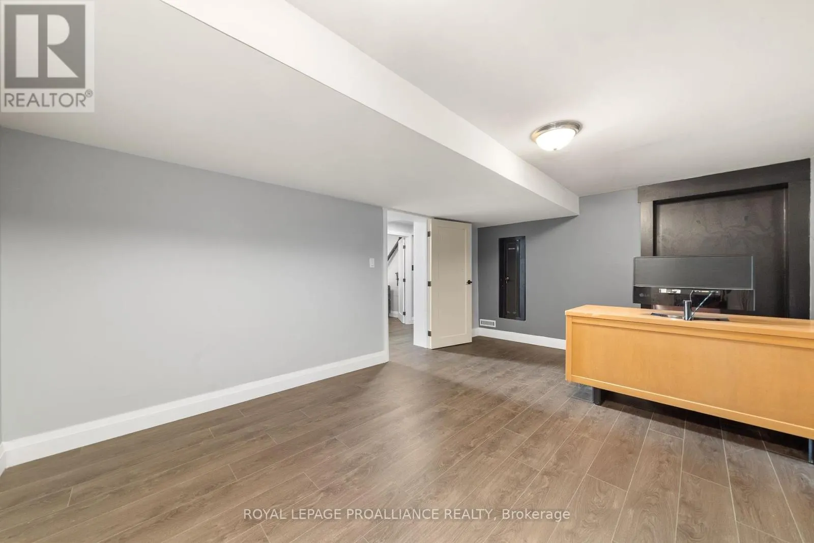 206 ELMWOOD DRIVE