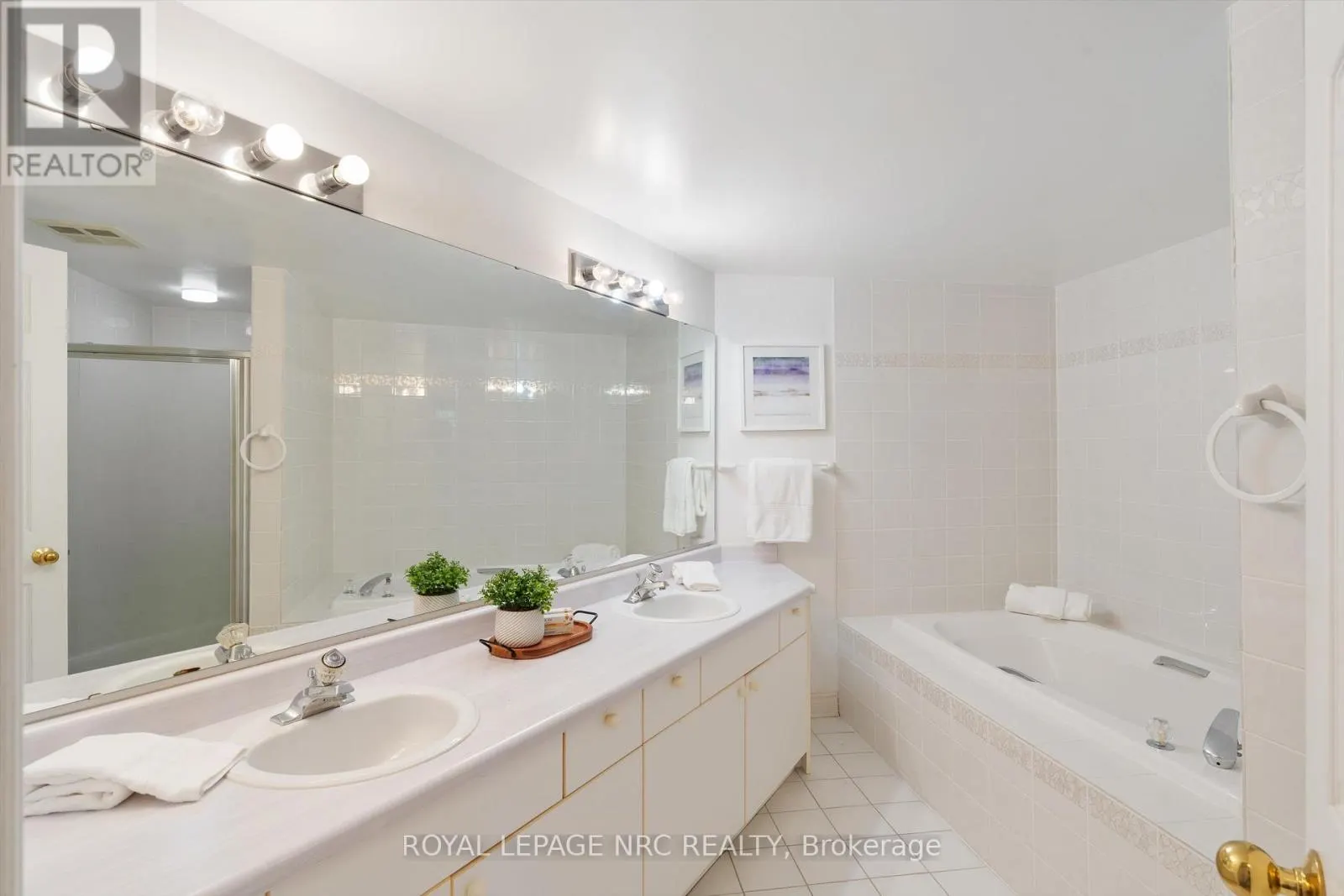 2204 - 701 GENEVA STREET, #2204