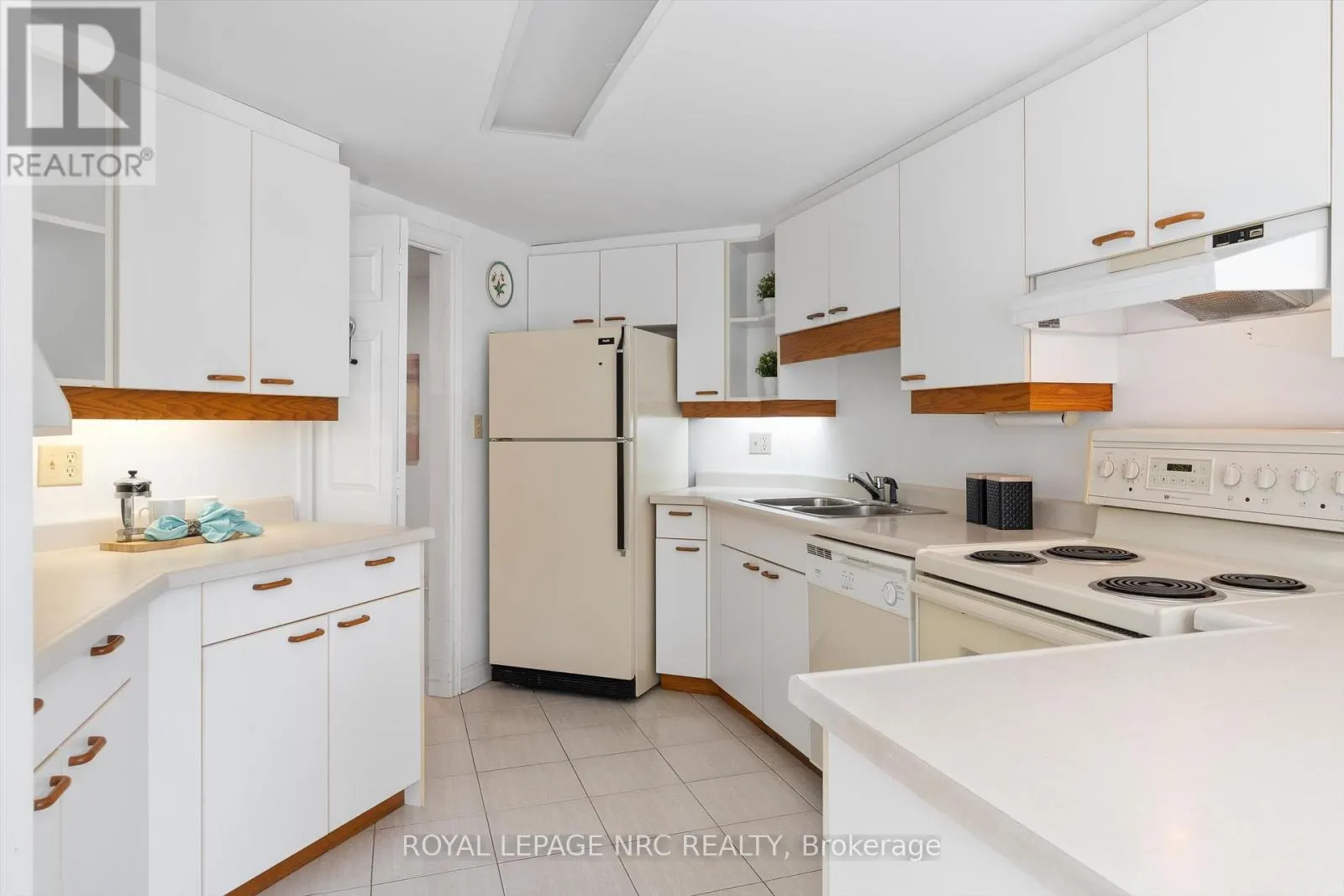 2204 - 701 GENEVA STREET, #2204