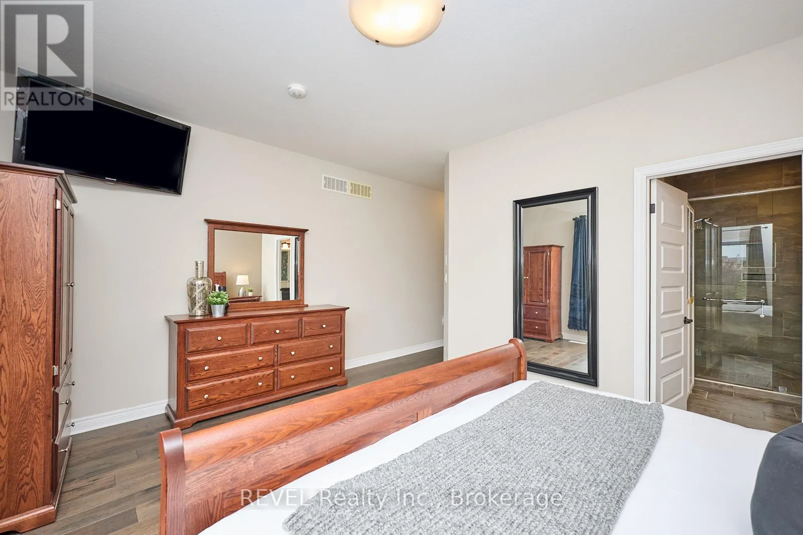 5 CINNAMON STREET