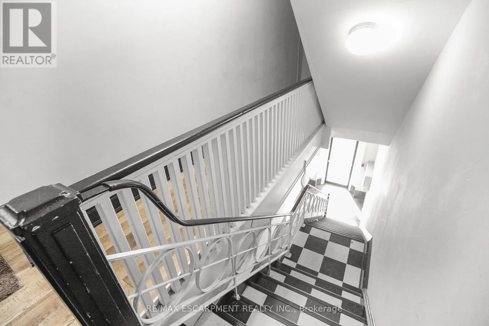 302 - 63 JOHN STREET S
