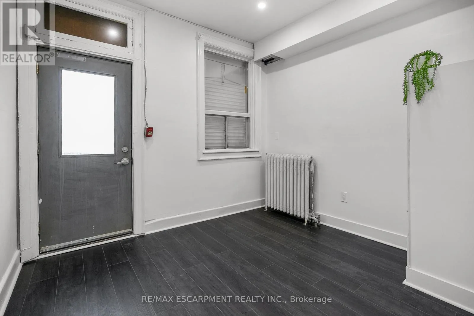 302 - 63 JOHN STREET S
