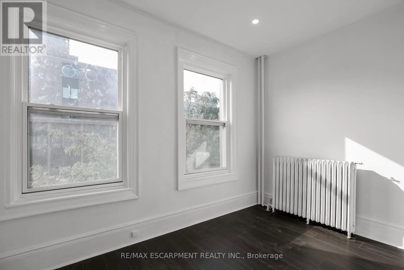 302 - 63 JOHN STREET S