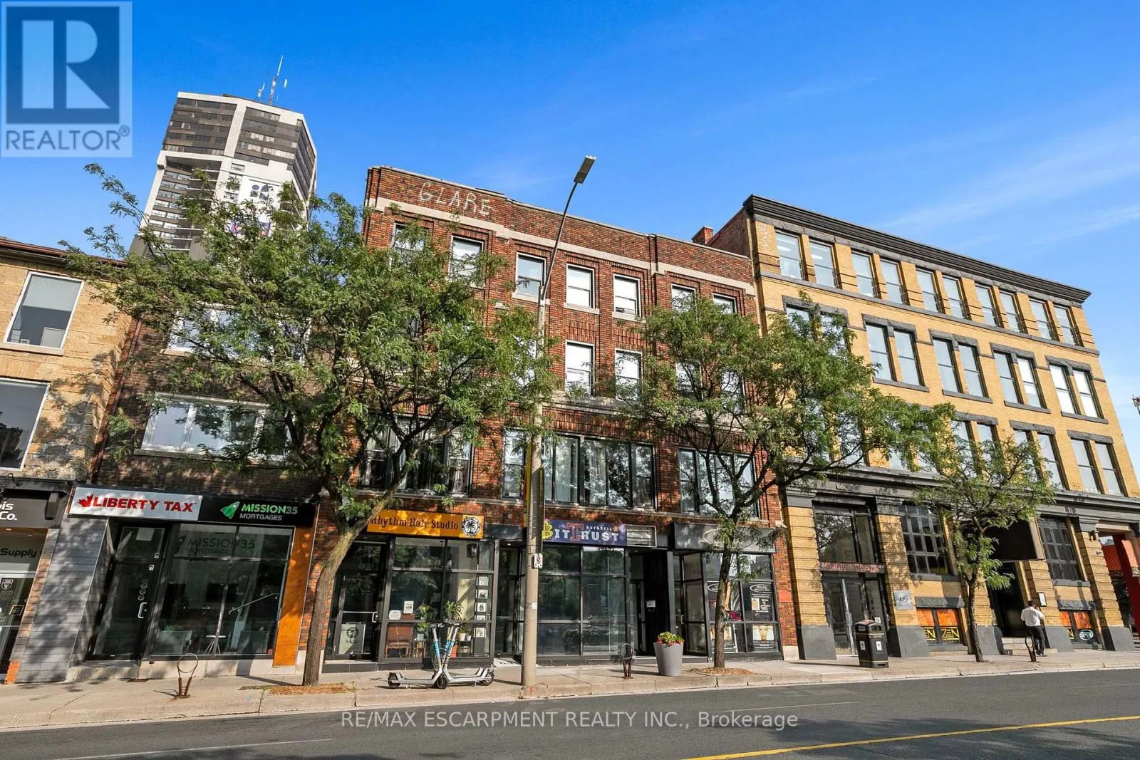 302 - 63 JOHN STREET S