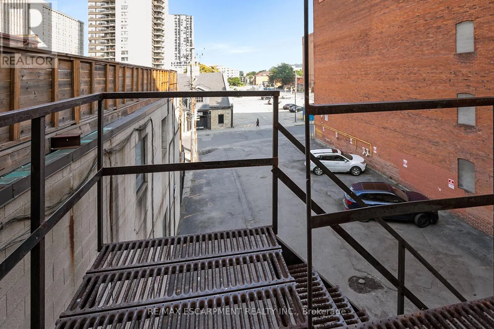302 - 63 JOHN STREET S