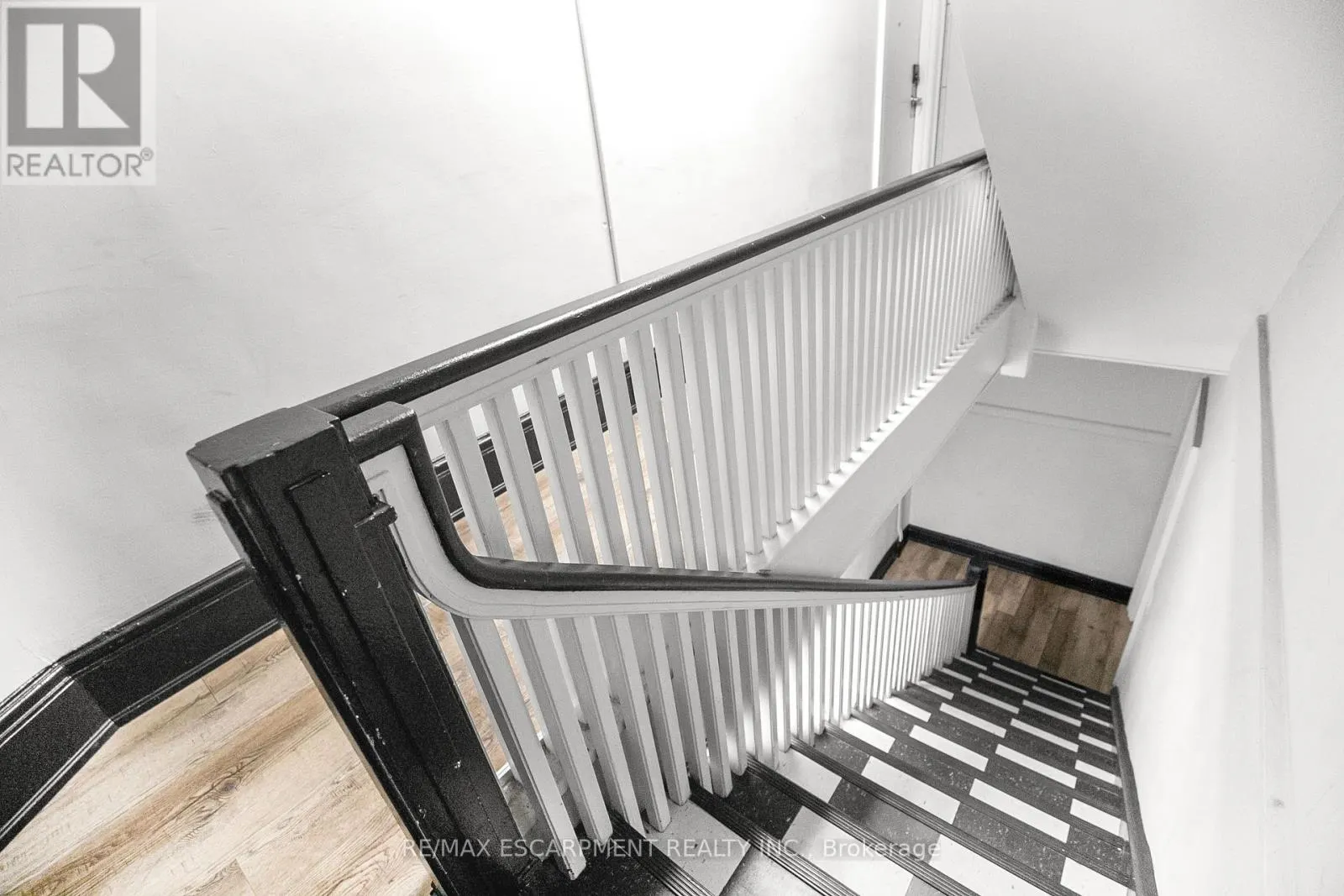 302 - 63 JOHN STREET S