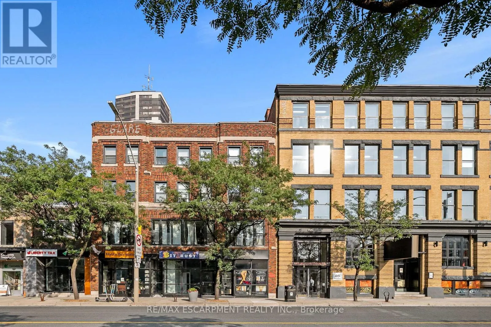 302 - 63 JOHN STREET S
