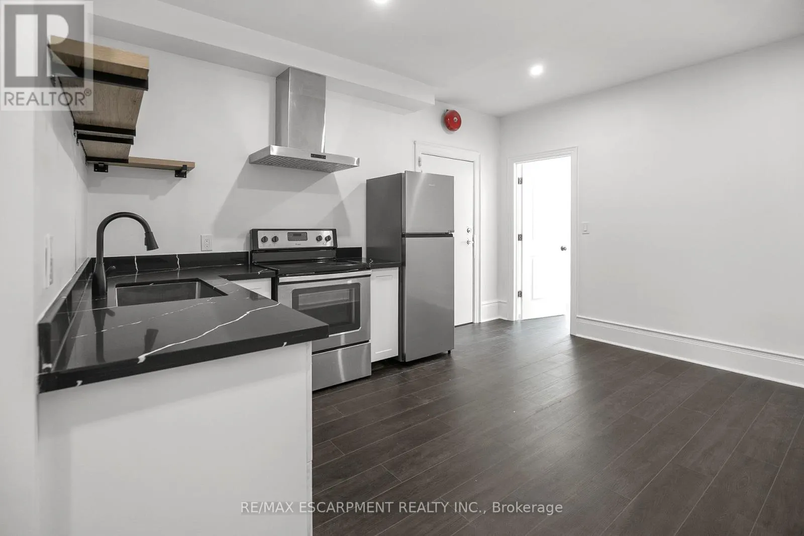 302 - 63 JOHN STREET S
