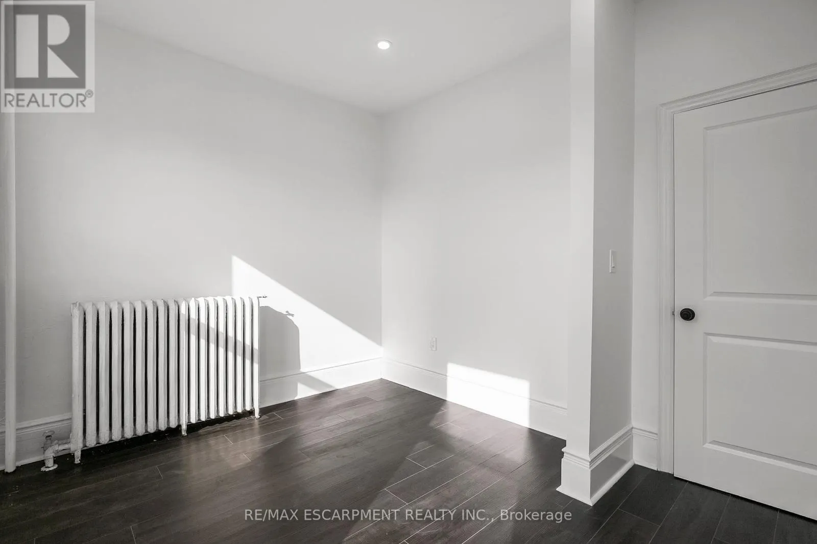 302 - 63 JOHN STREET S