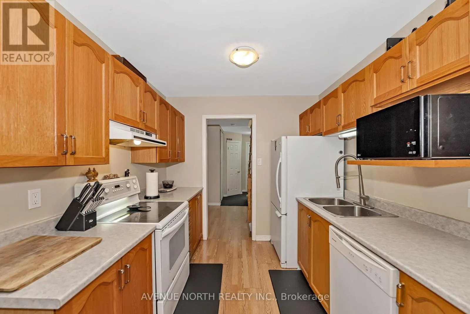 120 MARKLAND CRESCENT
