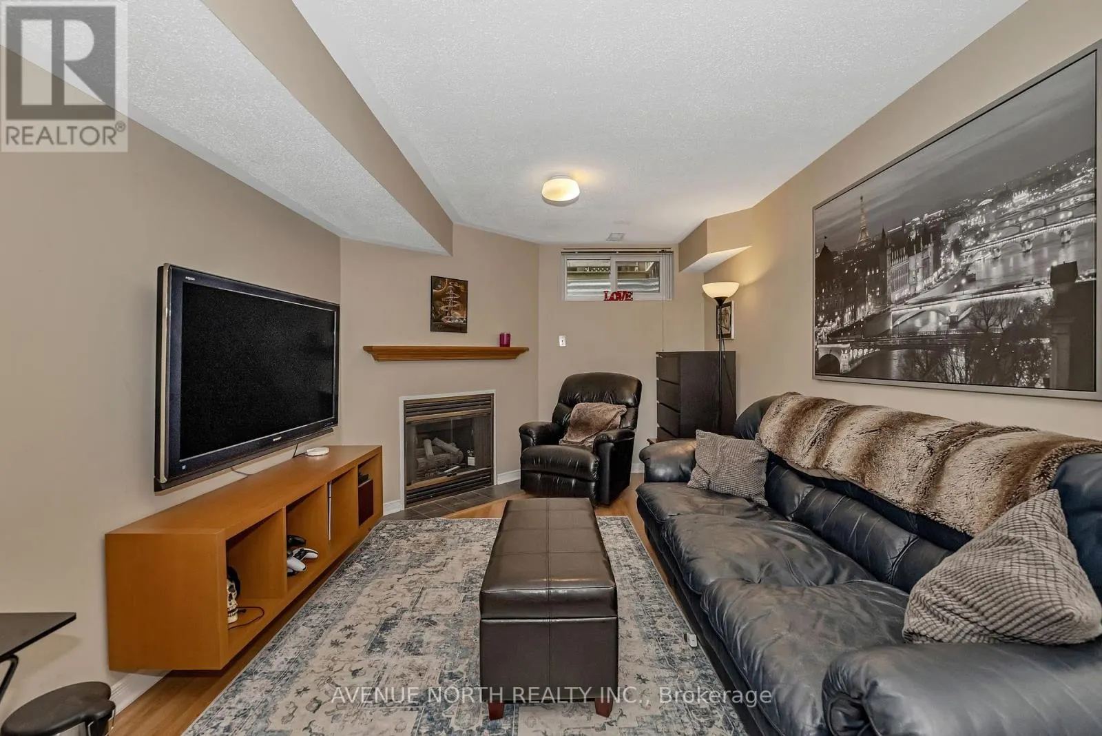 120 MARKLAND CRESCENT