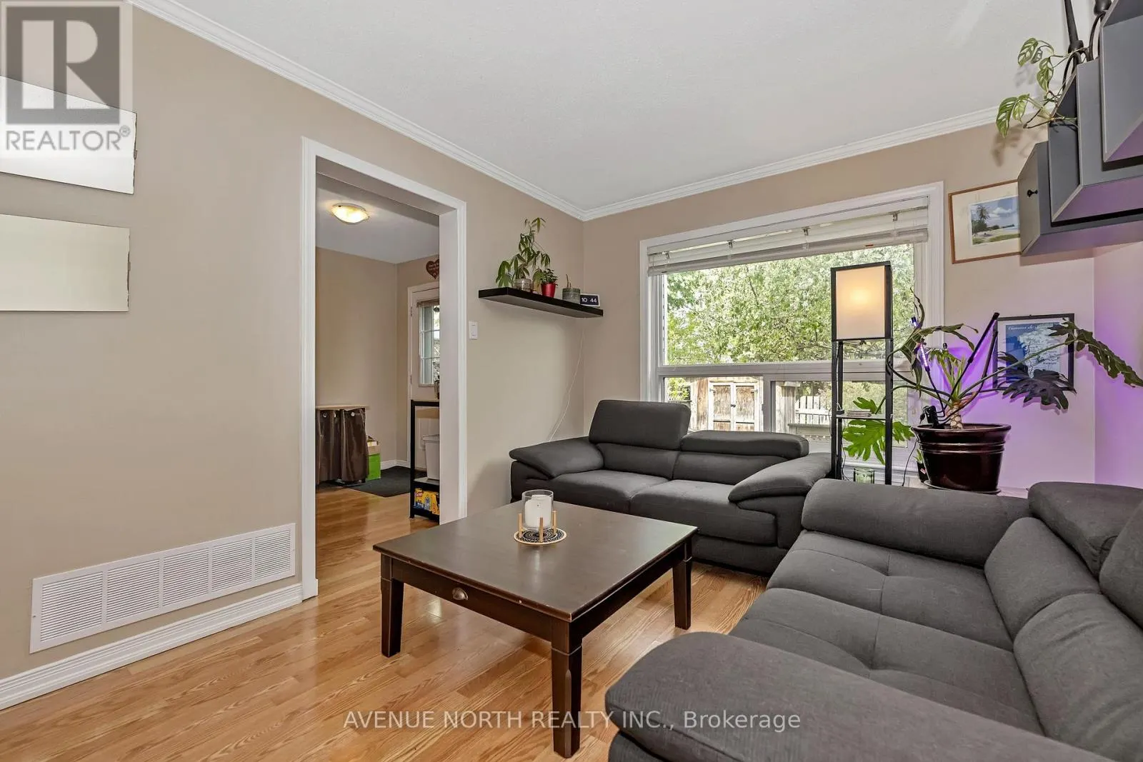 120 MARKLAND CRESCENT