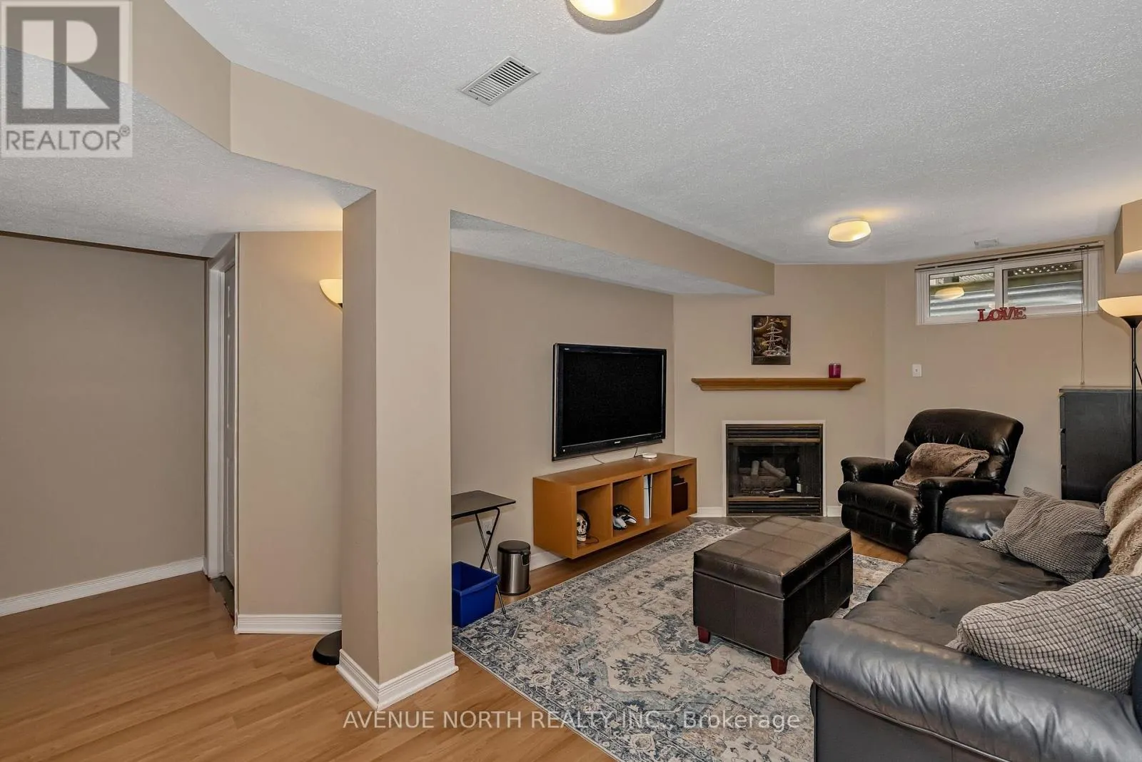 120 MARKLAND CRESCENT
