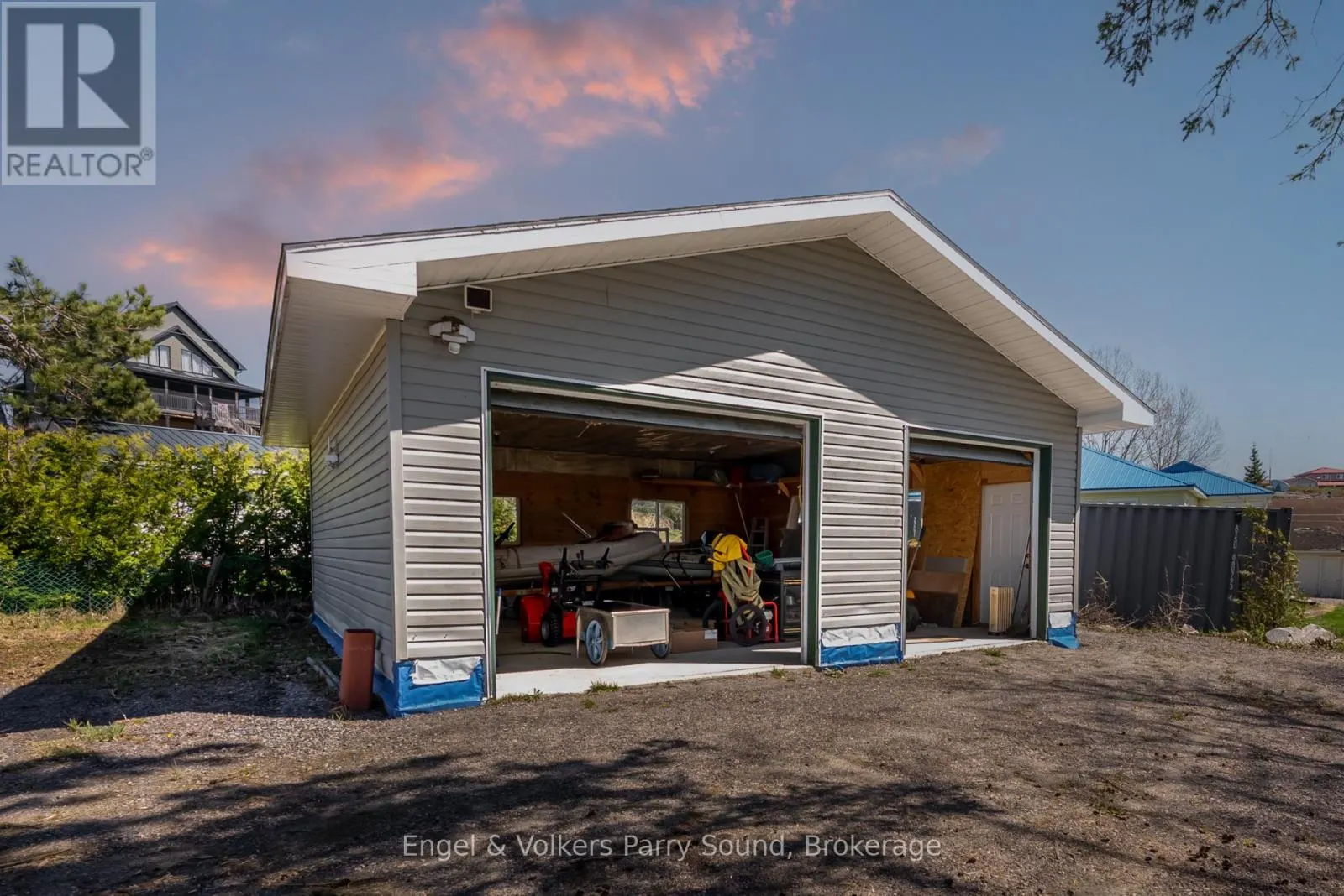 1 HOLLAND AVENUE