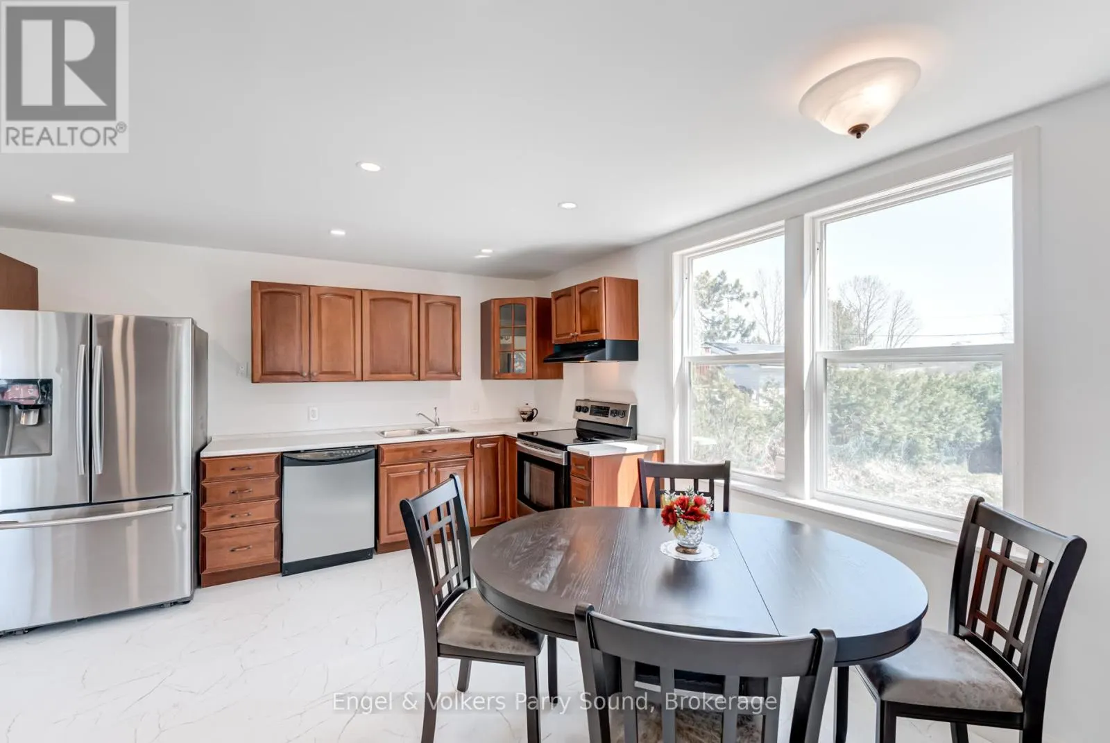 1 HOLLAND AVENUE