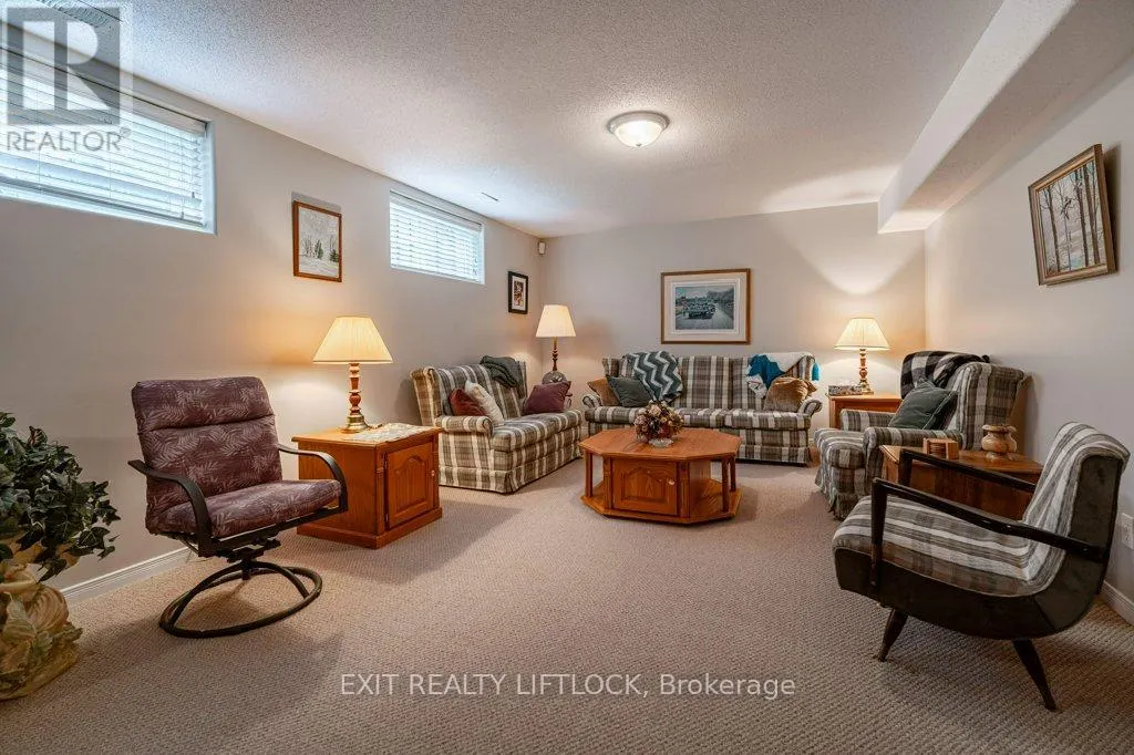 4 - 861 WENTWORTH STREET, #4