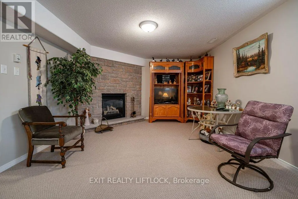 4 - 861 WENTWORTH STREET, #4