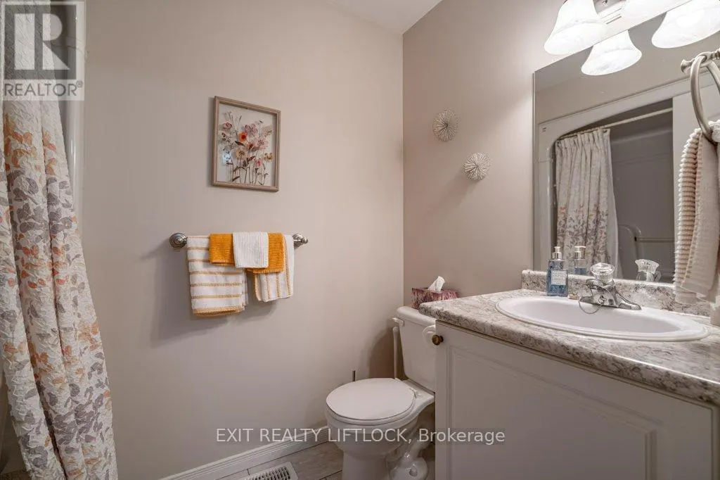 4 - 861 WENTWORTH STREET, #4