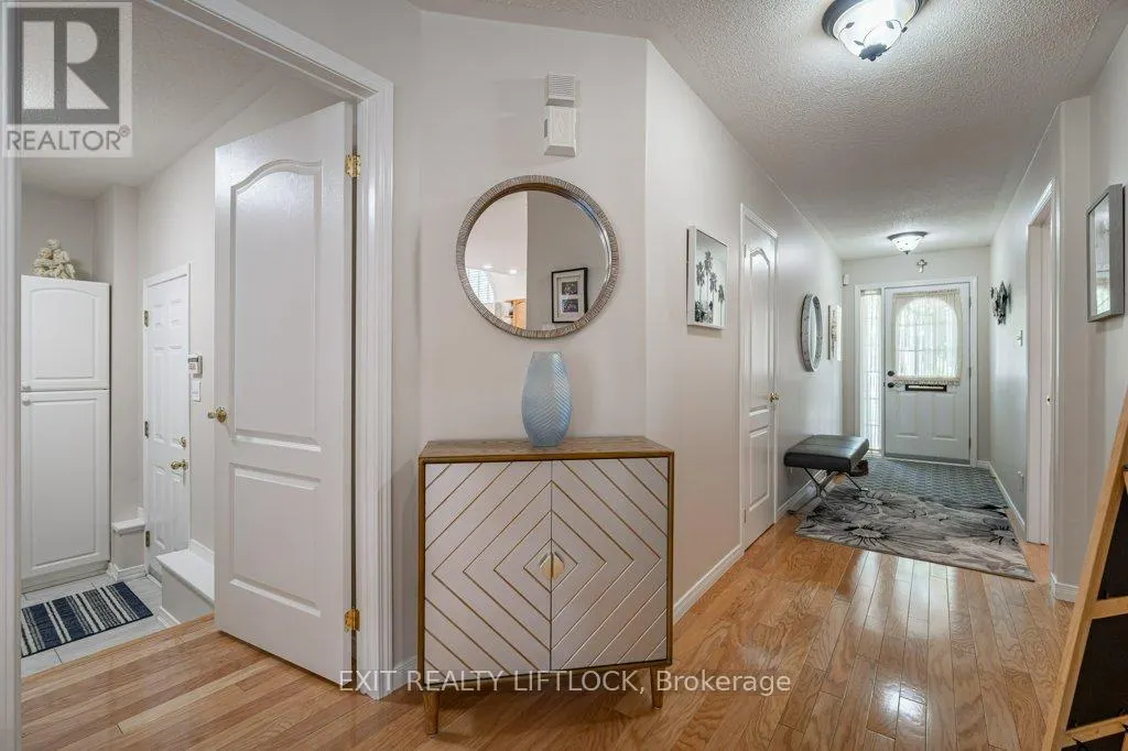 4 - 861 WENTWORTH STREET, #4