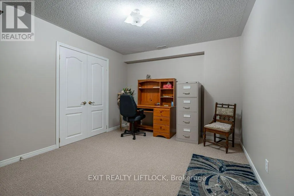 4 - 861 WENTWORTH STREET, #4