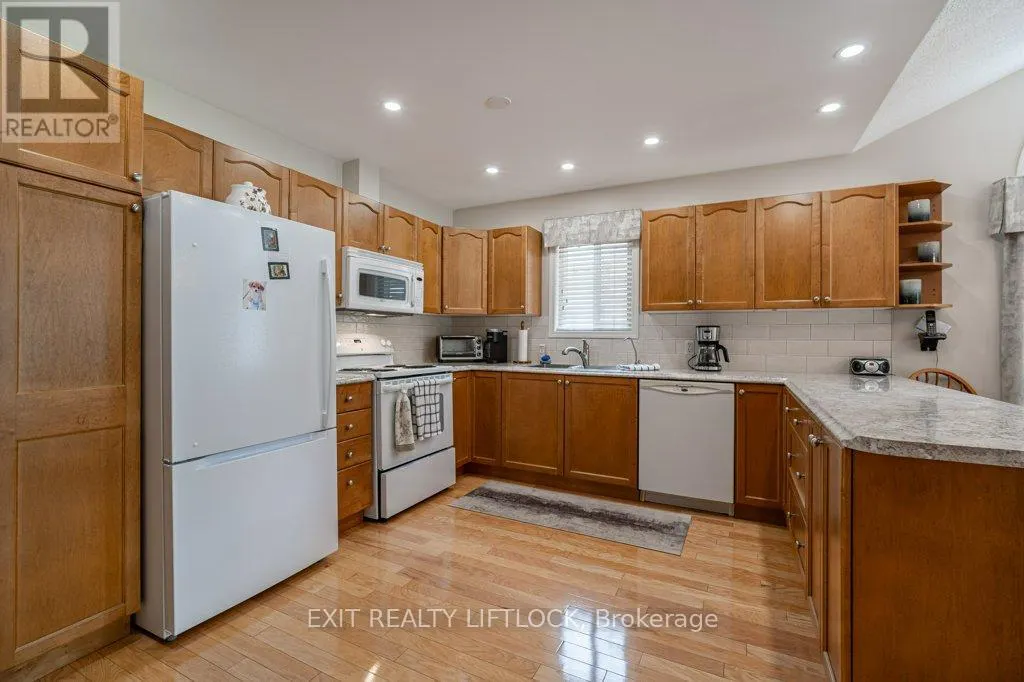 4 - 861 WENTWORTH STREET, #4