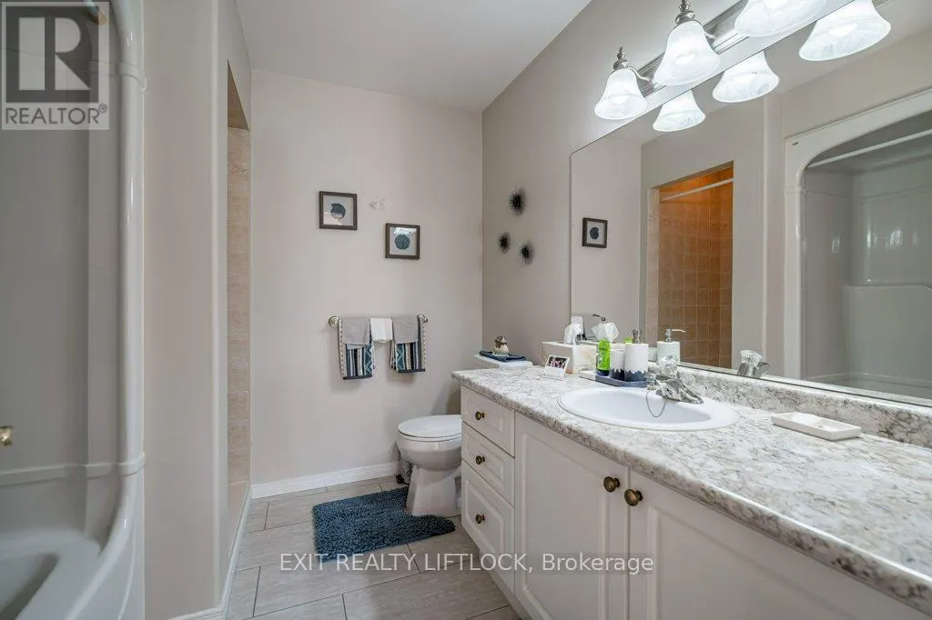 4 - 861 WENTWORTH STREET, #4