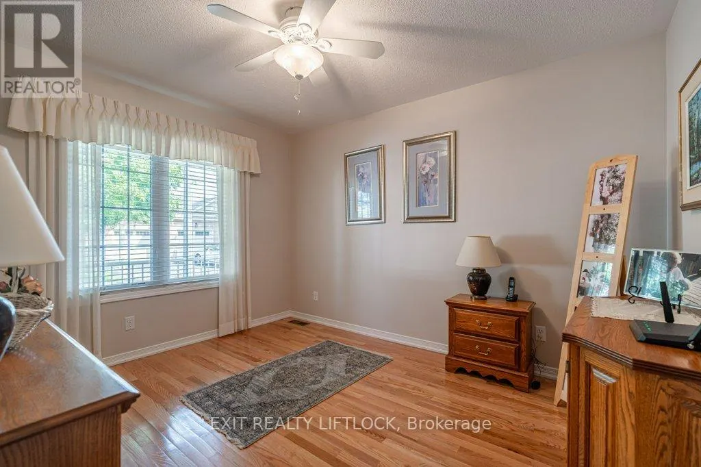 4 - 861 WENTWORTH STREET, #4