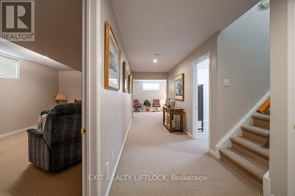 4 - 861 WENTWORTH STREET, #4