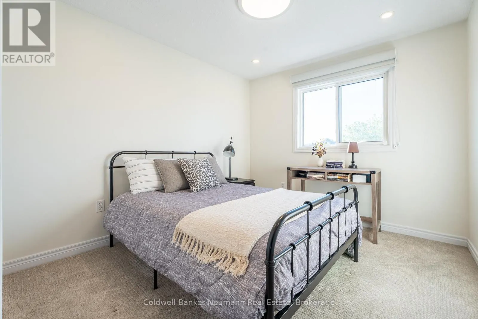46 DARLING CRESCENT